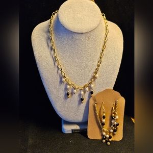 Handmade by me. Necklace earrings and bracelet set. Gild tone. Onyx and pearl.